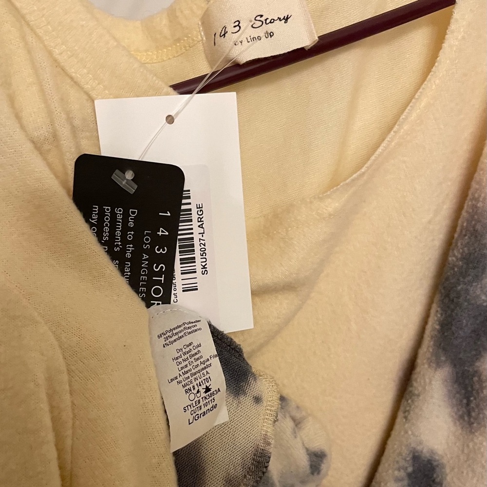 Trendy Top - Picture 2 of 2